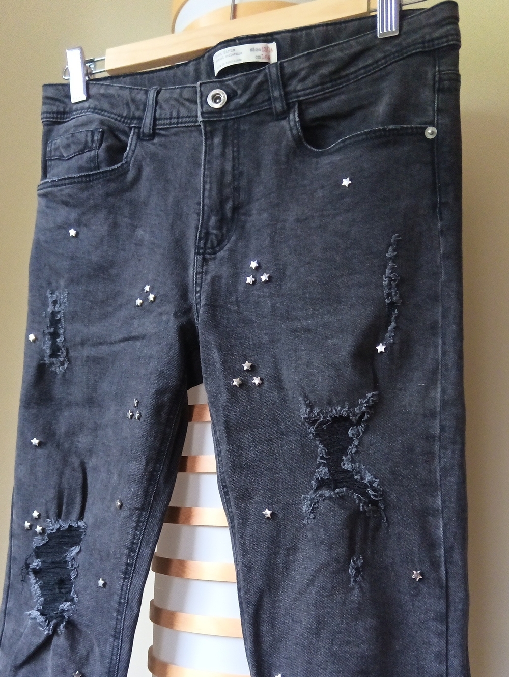 W15" L35" Zara Washed Black Distressed • Metal Star-Embellished Jeans